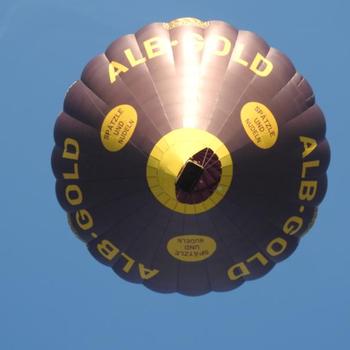 Der neue Heißluftballon von unten